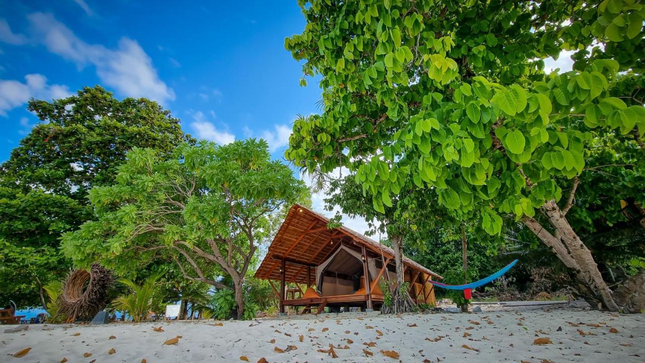 Luxury tent Lihaga Island & Club
