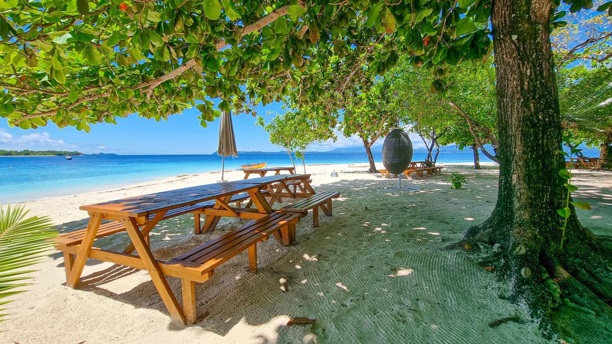 Lihaga Island & Club Tenda mewah *